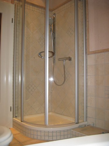 Dusche mit Glaskabine